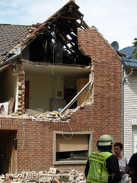 Detonation im Haus Erftstadt Dirmertsheim Brueckenstr P609.JPG